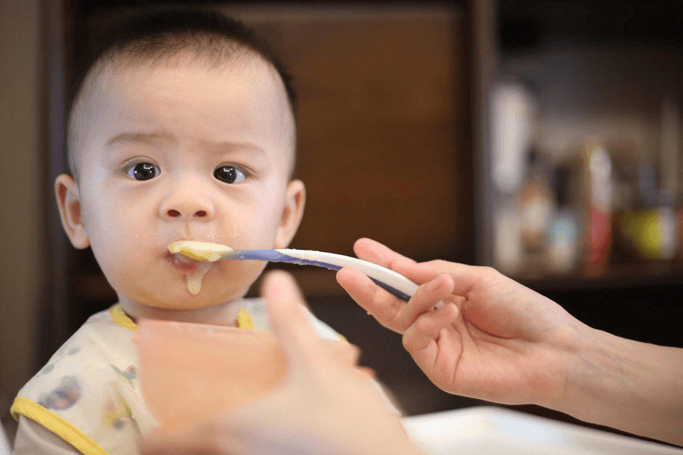 What All Parents Need To Know About Introducing Solids To Their Baby - The Wee Bean