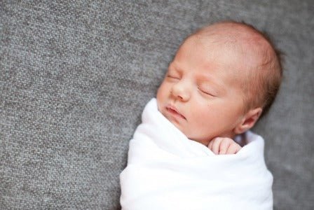 Swaddling 101: A New Parent’s Guide to Benefits & RIsks - The Wee Bean