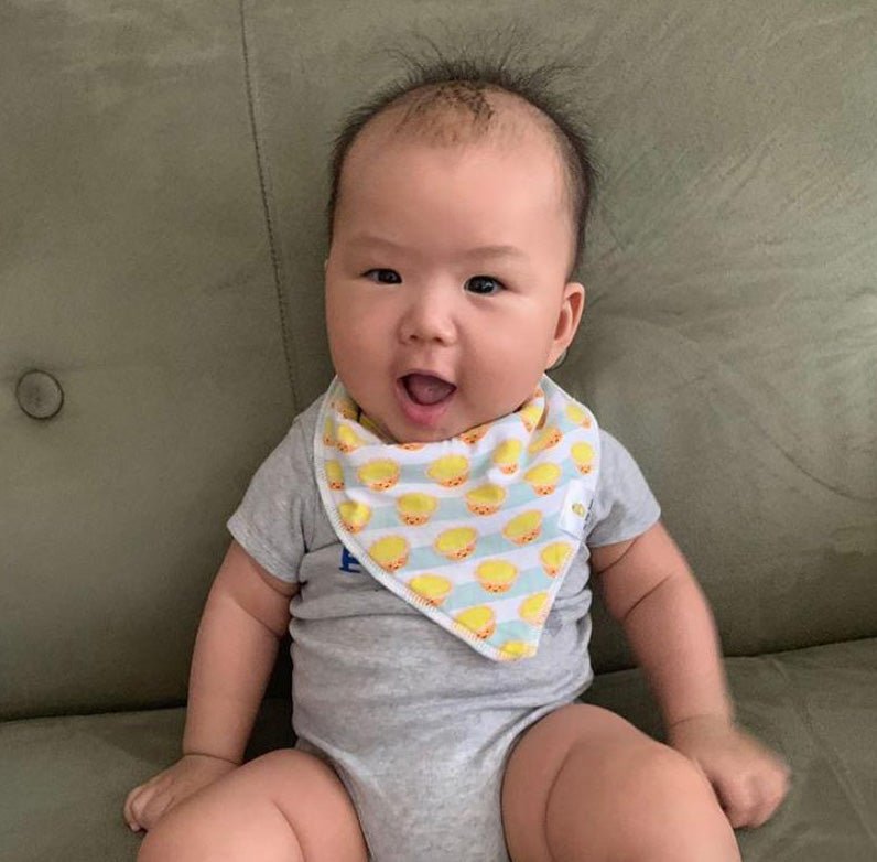 baby k in the wee bean egg tart bib