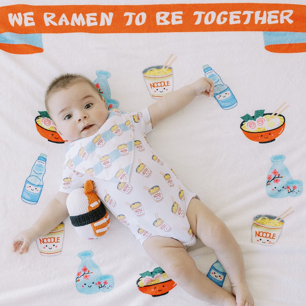 the wee bean organic and sustainable baby gift set blankets and bibs in ramen and sake taste of Japan