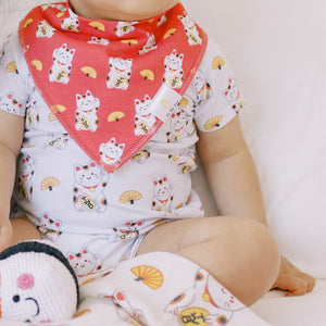 close up of the wee bean organic cotton baby onesie bodysuit romper in lucky fortune cat and bib set